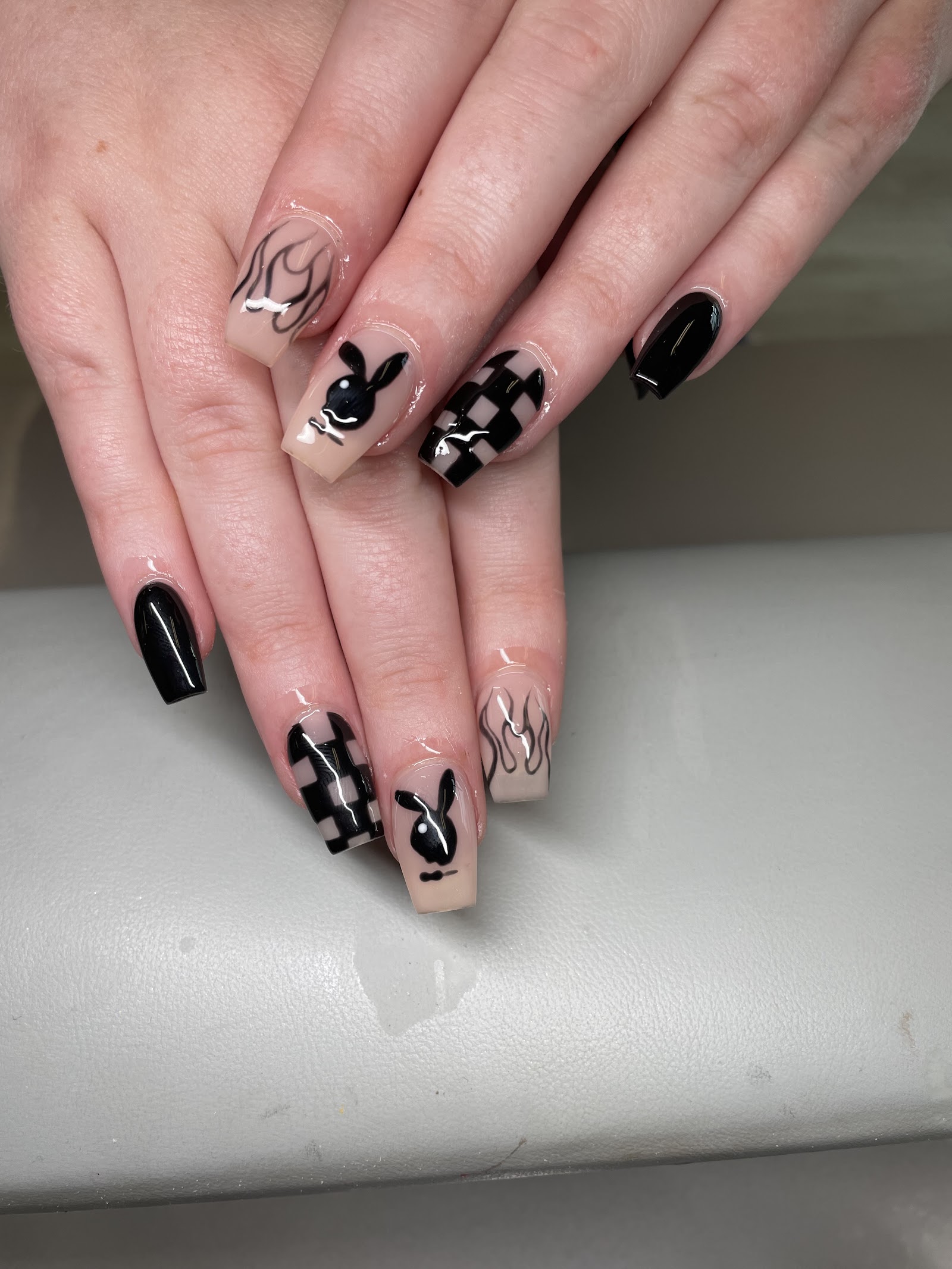 Daisy Nail Salon nail photo 4